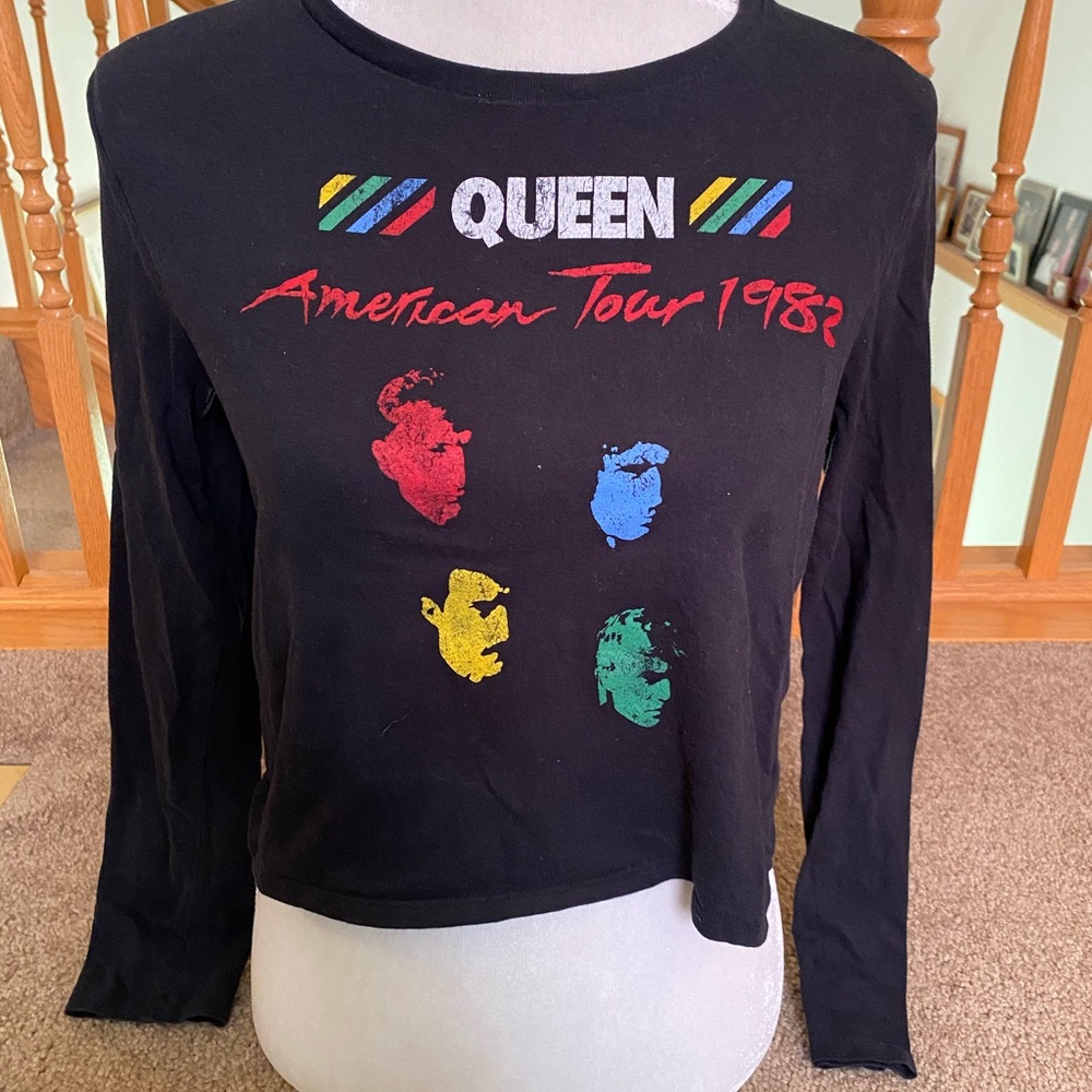 SET OF 2 Queen Crop Tees
